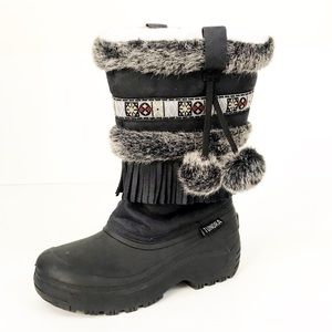 TUNDRA “Nevada” Fringe Pom Pom Snow Boots SIZE 5